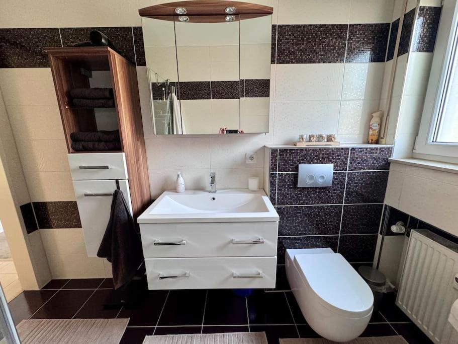 Apartment Schick, Gemuetlich & Naehe Therme